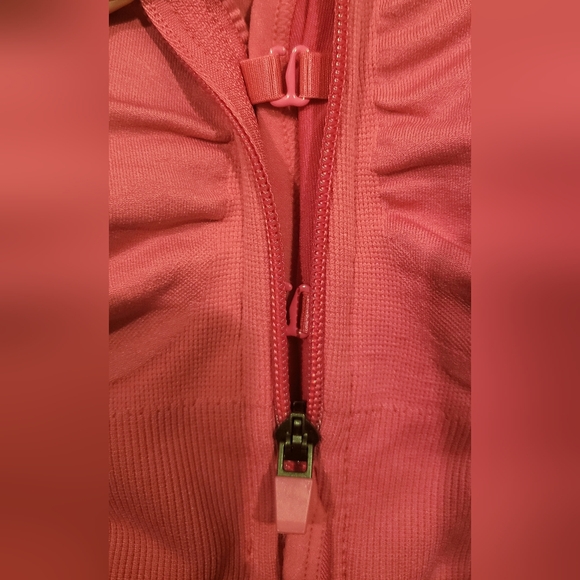 NWT Sports Top - Picture 3 of 5